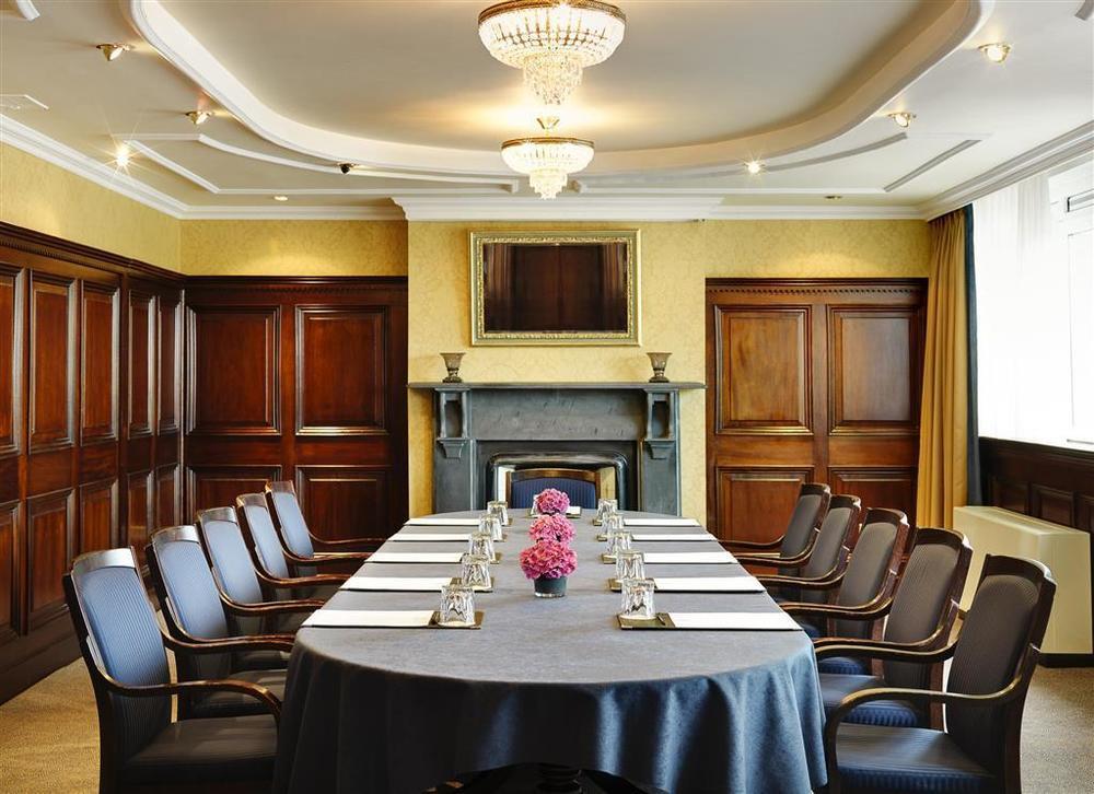 Clyde Court Hotel Дъблин Екстериор снимка