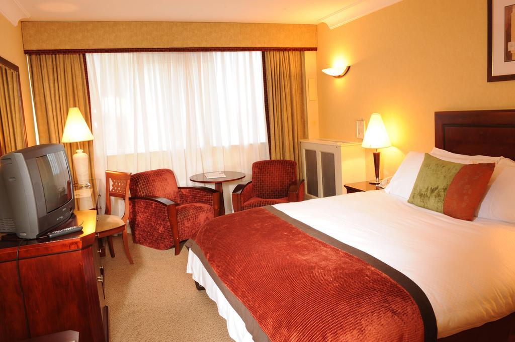 Clyde Court Hotel Дъблин Стая снимка